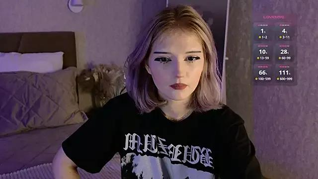 EsmeMayhem from StripChat