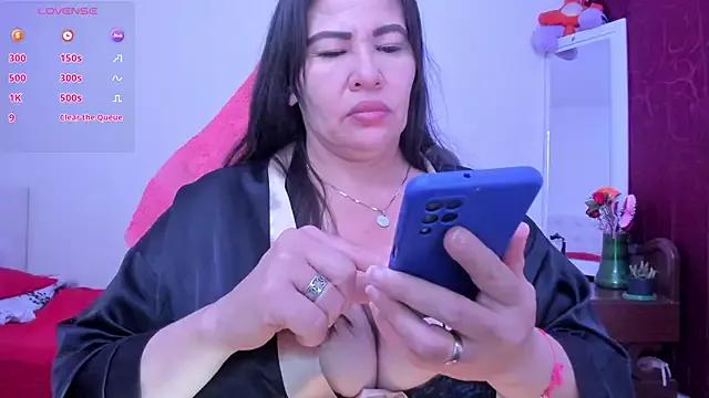 esmeralda_milf from StripChat