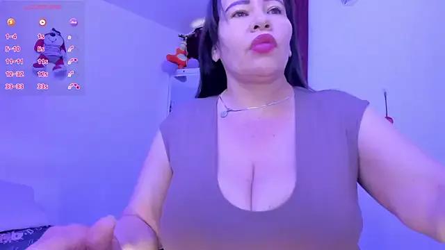 esmeralda_milf from StripChat
