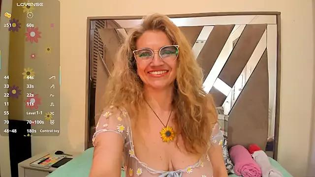 Esmeralda_oikos from StripChat