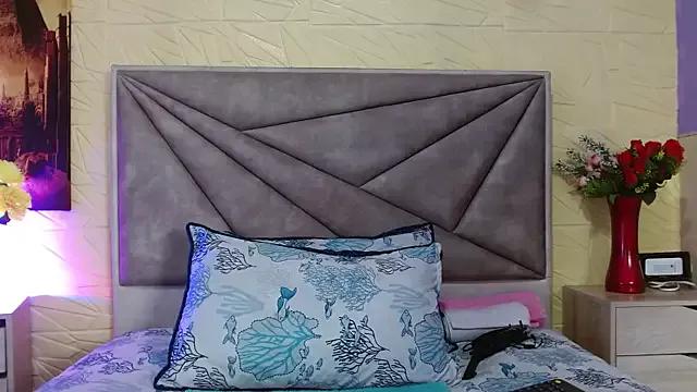 Esmeralda_oikos webcams show profile image 