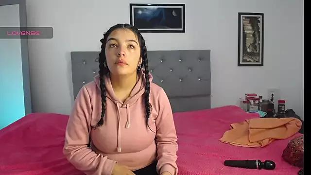 Esmeraldaa- from StripChat is Freechat