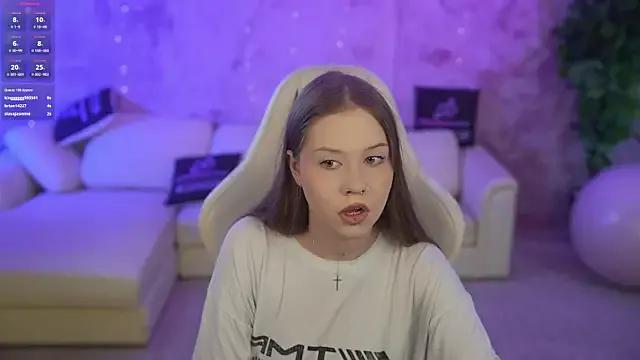 Discover our girls online shows and discover the company of countless livestreamers, with stunning shapes, sex toys and more.