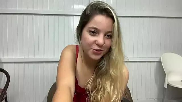 Discover our girls online shows and discover the company of countless livestreamers, with stunning shapes, sex toys and more.