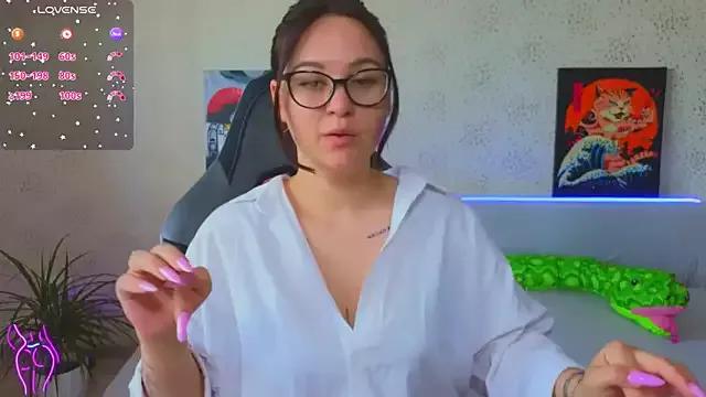 EsterLogan from StripChat
