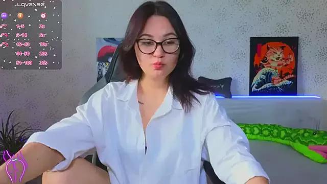 EsterLogan from StripChat
