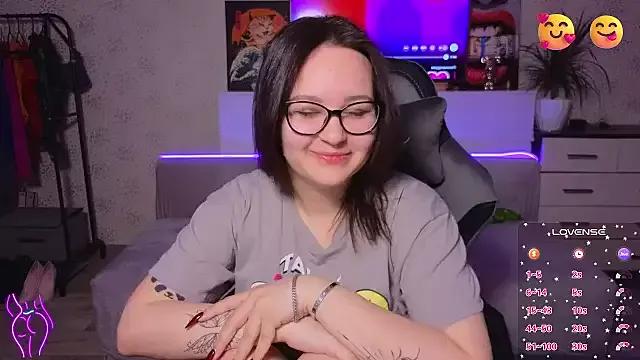 EsterLogan from StripChat is Freechat