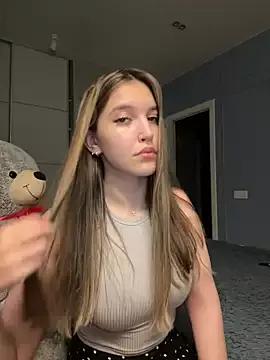 Discover our girls online shows and discover the company of countless livestreamers, with stunning shapes, sex toys and more.