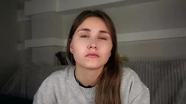 Discover our girls online shows and discover the company of countless livestreamers, with stunning shapes, sex toys and more.
