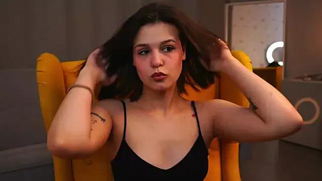 Discover our girls online shows and discover the company of countless livestreamers, with stunning shapes, sex toys and more.
