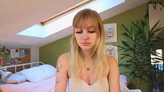 eva_sexxxsirens from StripChat is Freechat