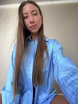 Discover our girls online shows and discover the company of countless livestreamers, with stunning shapes, sex toys and more.