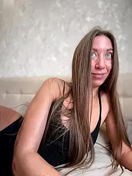 Discover our girls online shows and discover the company of countless livestreamers, with stunning shapes, sex toys and more.