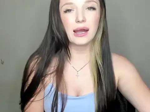 Discover our girls online shows and discover the company of countless livestreamers, with stunning shapes, sex toys and more.