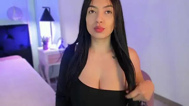Discover our girls online shows and discover the company of countless livestreamers, with stunning shapes, sex toys and more.