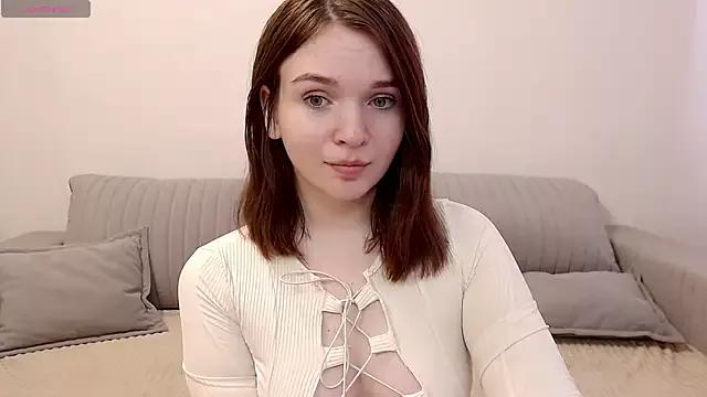 Discover our girls online shows and discover the company of countless livestreamers, with stunning shapes, sex toys and more.