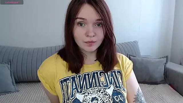 Discover our girls online shows and discover the company of countless livestreamers, with stunning shapes, sex toys and more.