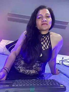 Discover our girls online shows and discover the company of countless livestreamers, with stunning shapes, sex toys and more.