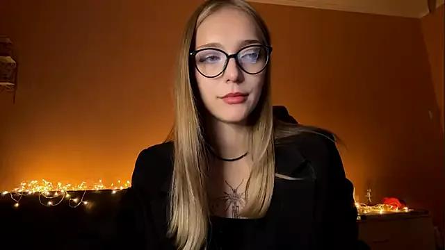 EvaPeace webcams show profile image 