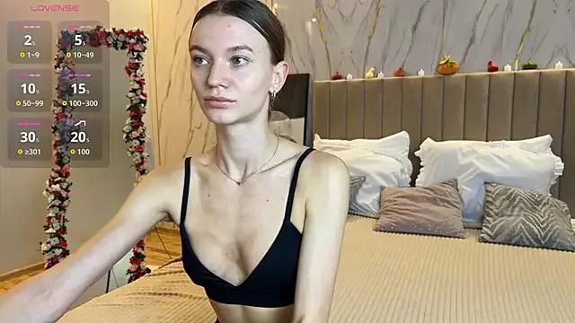 Discover our girls online shows and discover the company of countless livestreamers, with stunning shapes, sex toys and more.