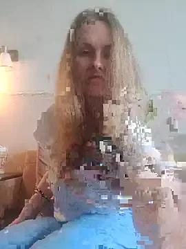 Evelina_cute from StripChat