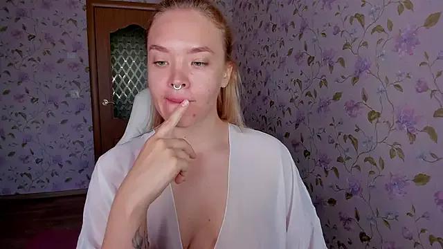 EvelinaDarling from StripChat