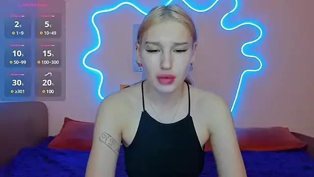 Discover our girls online shows and discover the company of countless livestreamers, with stunning shapes, sex toys and more.