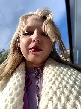EveLittleSinner from StripChat is Freechat