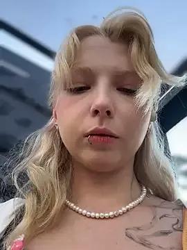 EveLittleSinner from StripChat