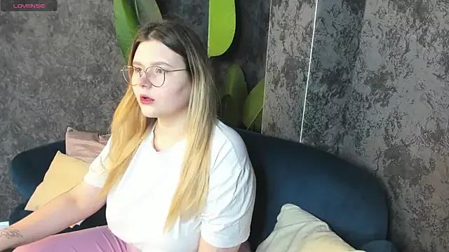 Evelyn_Harmony from StripChat