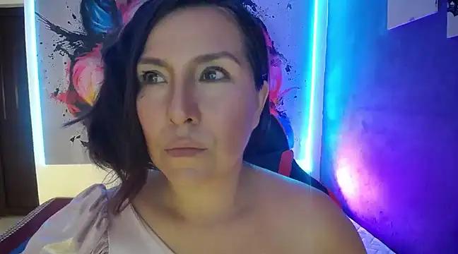 evelyn_mature19 from StripChat