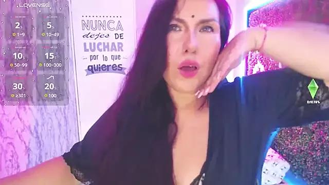 evelyn_mature19 from StripChat