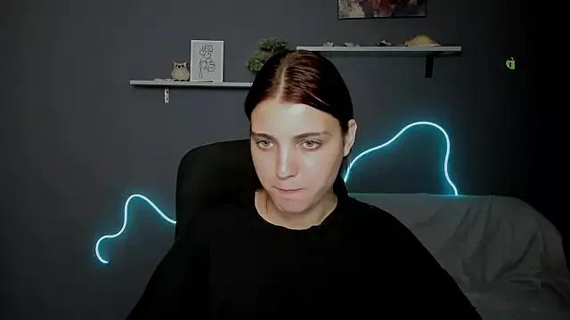 Discover our girls online shows and discover the company of countless livestreamers, with stunning shapes, sex toys and more.