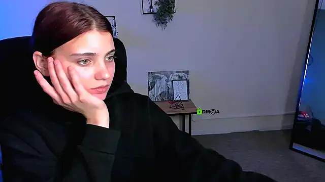 Discover our girls online shows and discover the company of countless livestreamers, with stunning shapes, sex toys and more.
