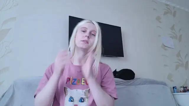 Evelyn_rabbit from StripChat