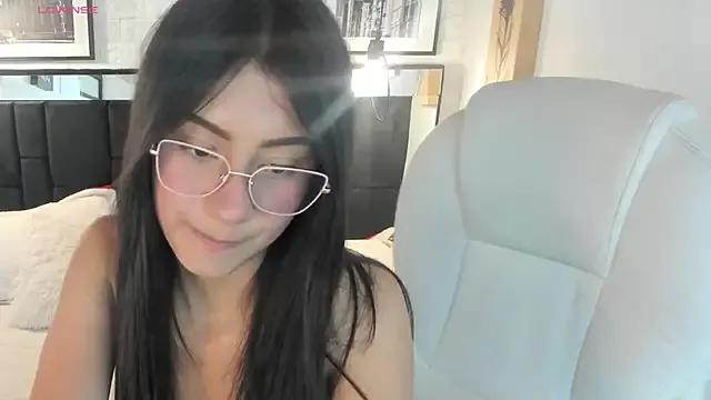 evelyn_rose_tk from StripChat