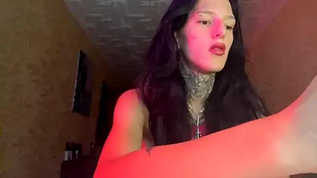 Discover our girls online shows and discover the company of countless livestreamers, with stunning shapes, sex toys and more.