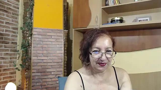 EvelyneFlirtyMilf from StripChat