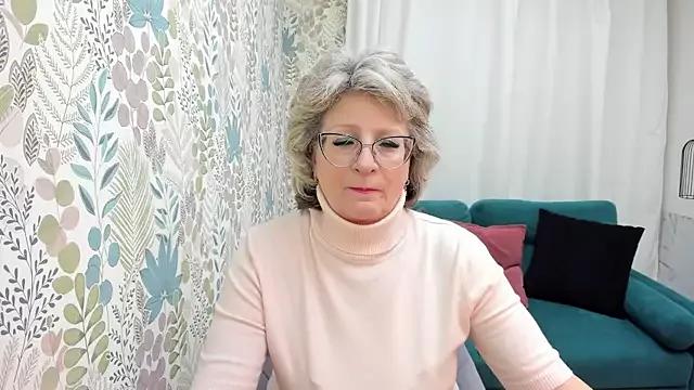 EvelynJoyful from StripChat