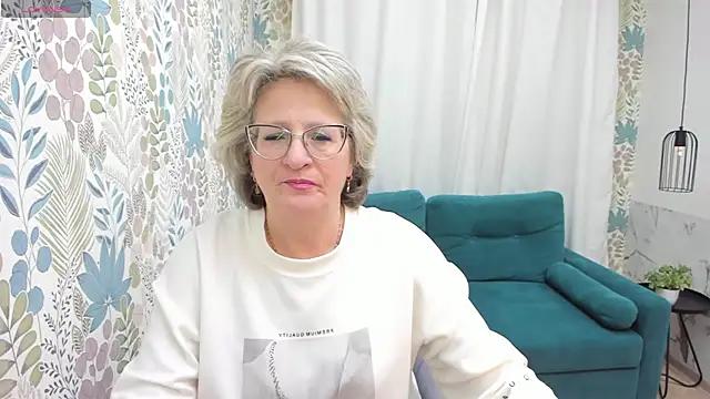EvelynJoyful from StripChat