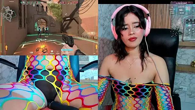 Discover our girls online shows and discover the company of countless livestreamers, with stunning shapes, sex toys and more.