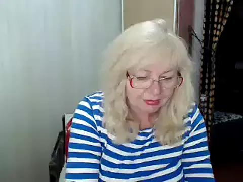 EvelynLoveShy from StripChat