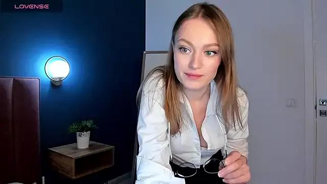 Discover our girls online shows and discover the company of countless livestreamers, with stunning shapes, sex toys and more.