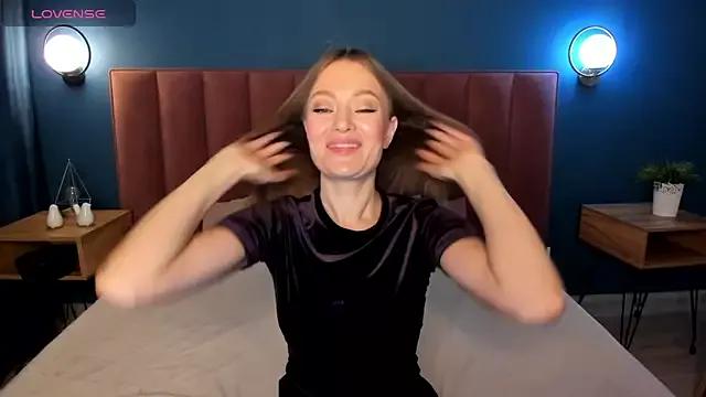 Discover our girls online shows and discover the company of countless livestreamers, with stunning shapes, sex toys and more.