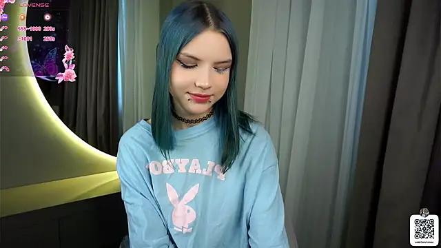 Discover our girls online shows and discover the company of countless livestreamers, with stunning shapes, sex toys and more.
