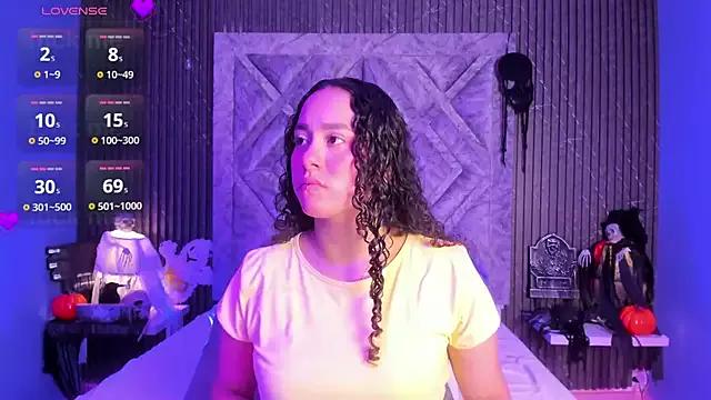 Discover our girls online shows and discover the company of countless livestreamers, with stunning shapes, sex toys and more.