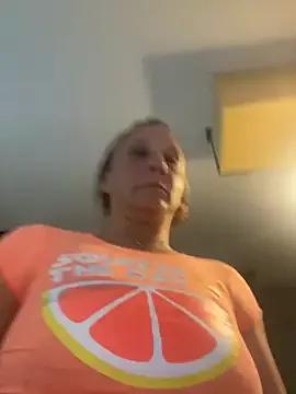 Everlyrose27 from StripChat