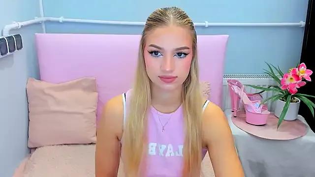 EvetteRose from StripChat is Freechat