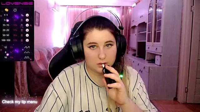 Evie_Pie from StripChat