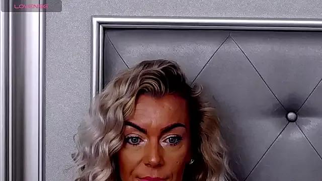 EvieSanders from StripChat